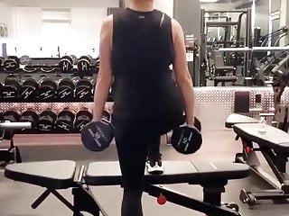Ariel Winter with blond hair, working out