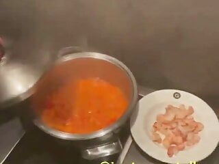 Naked tranny cooking 