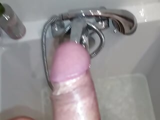  playing with a dick while bathing