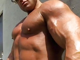 Big Muscle Chaz Ryan hits Venice Beach