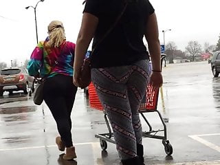 Pair of Thick and Jiggly PAWGS 