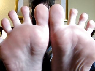 Sexy emo Bunny and her sexy feet! Toe Sucking