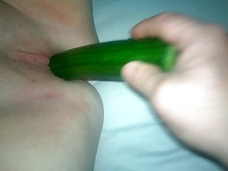 uk milf taking a cucumber