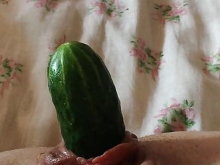 Pov Milf European video: Mature Fucks her pussy with cucumber