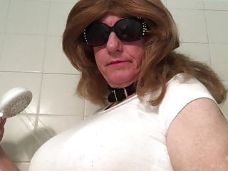 Crossdresser Big Booby Show Play in The Shower 