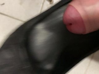 Cum on shoes !