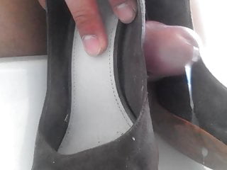 GF&#039;s well worn high heel going out pumps