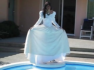 Showing bridegown
