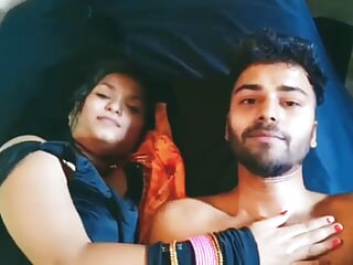 Hot sexy Desi bhabhi homemade romantic sex with her lover 