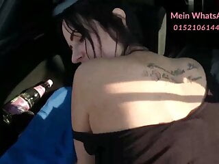 Draussen wird Milf am Strassenrand hart gefickt - Bild 8