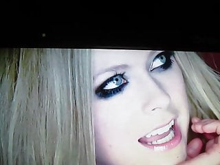 Avril Lavigne Cumshot 7