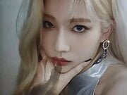 Loona Kim Lip cum tribute