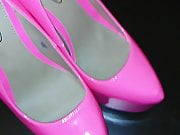 Cumming on pink platform heels