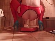 HUSSY IN RED OUVERT-PANTYHOSE & BLUE HIGHHEELS ANAL