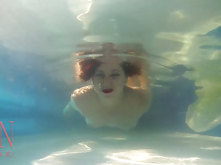 Underwater mermaid fingering masturbation 2...