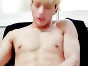 asian twink blond-dyed wanking & trying to cum (44'')