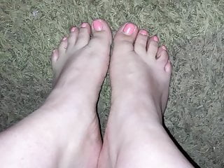 Very nice feet cumshot on bbw...
