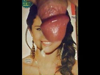 Selena Gomez Gets a BIGflip Facial