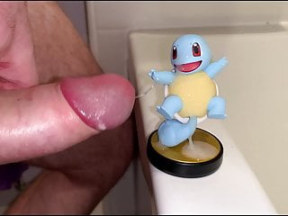 Hotglue: Squirtle amiibo