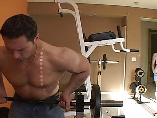 Auf der Fitnessbank gefickt - Bild 2