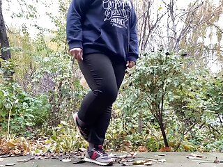 Pissing bbw on an evening walk in the autumn park
