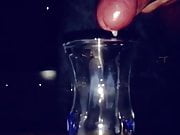 Huge Cumshot in Glas 