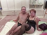 Oma und Opa beim Porno Casting um Rente aufzubessern