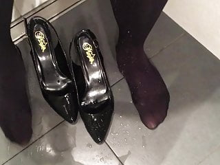 Pissing in heels and pantyhose with anal dildo