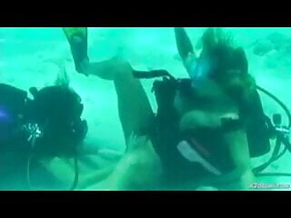 Amber nikki open sea scuba lesbian...