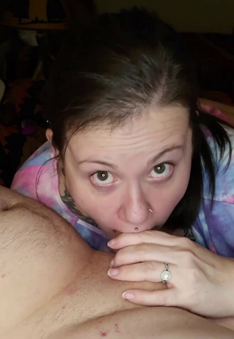 Amatuer Milf Sucks Big Dick in Hotel Room