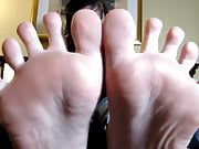 Sexy emo Bunny and her sexy feet! Toe Sucking