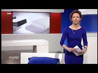 Anna Planken legt sich aufs Bett