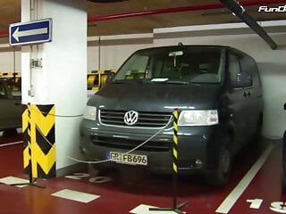 Martina steigt in Bumsbus und wird zerfickt - Bild 2