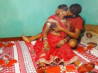 Usha bhabhi ne aapne devar k sath suhagrat manaya