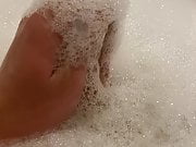 Wank in the bathtub