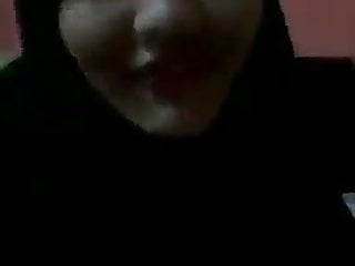 Jilbab tunjukin toked