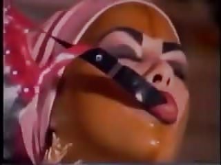 GummiSchlampe in der Waschkueche