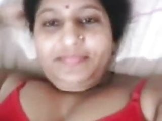 BEAUTIFUL SEXY MARRIED BHABHI SHOWING ON VIDEO CALL