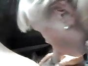 Russian whore sucked cock in a car