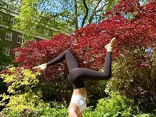 Noel Capri Berry doing yoga in black tights