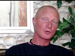 Sexy cougar brunette takes a mature cock (Full Muschi - Bild 7