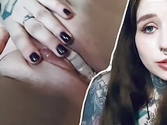 German Tattoo Girl Fucks herself and cum loud!
