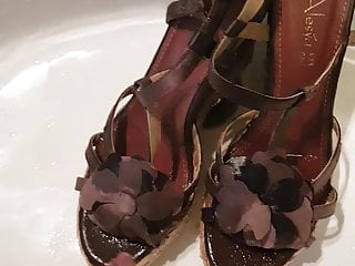 Piss on her sandals