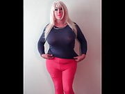 Dolly in pink leggings